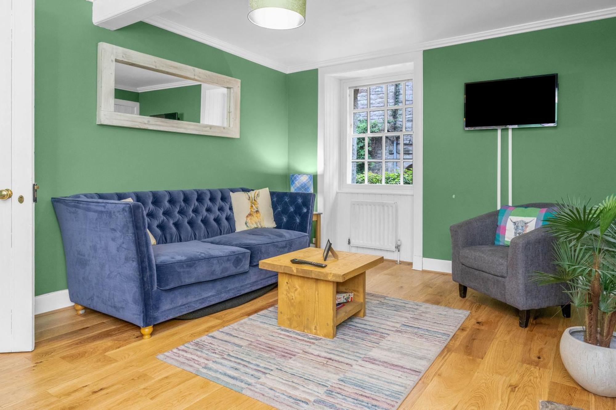Charming Apartment In The Old Town 에든버러 외부 사진